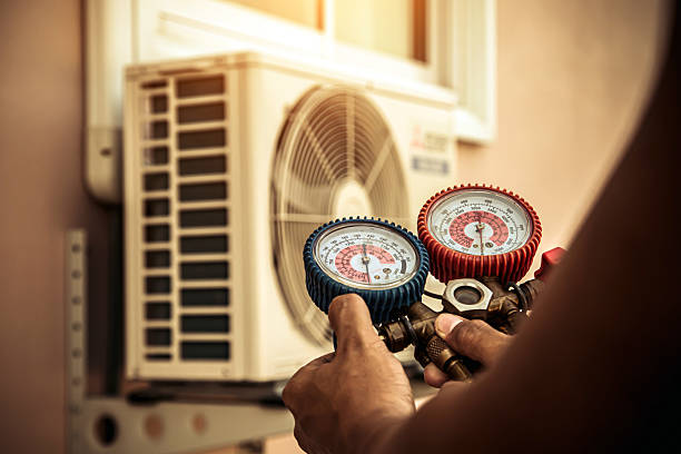 Professional Hvac Maintenance technician working in Benton, IL